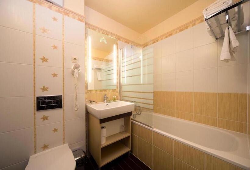 צימר Barka Galéria Hotel és étterem