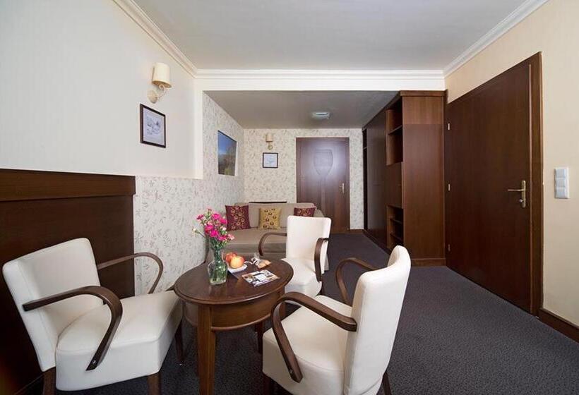 צימר Barka Galéria Hotel és étterem