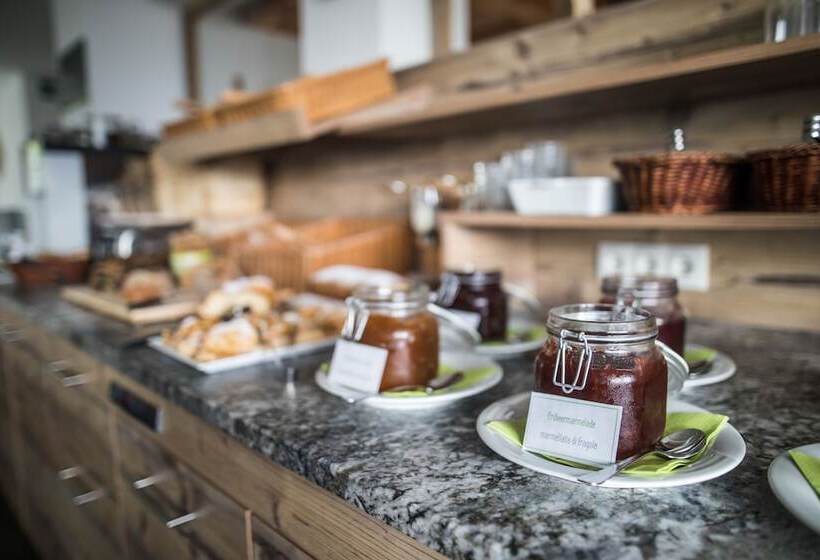 בית מלון כפרי Burgaunerhof