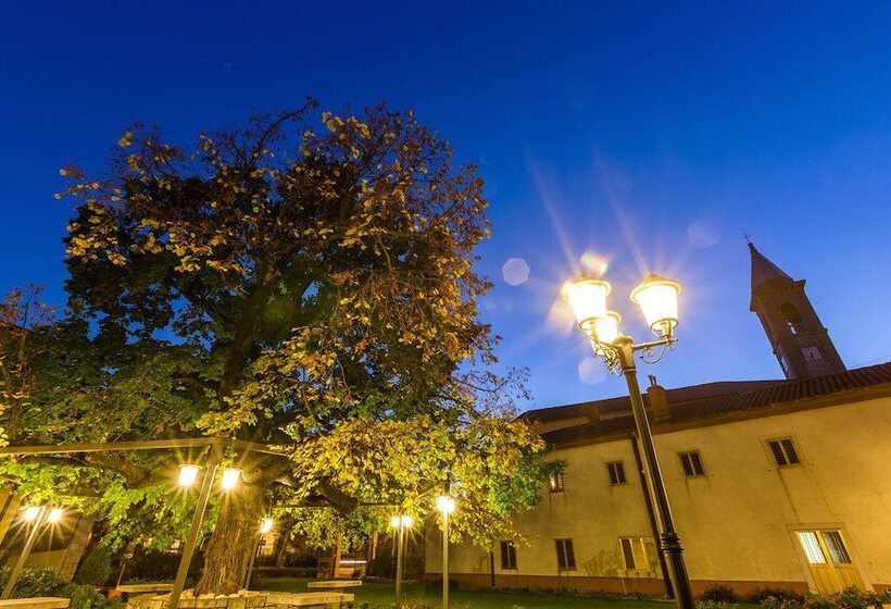 בית מלון כפרי Center