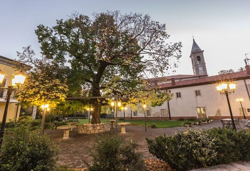 בית מלון כפרי Center