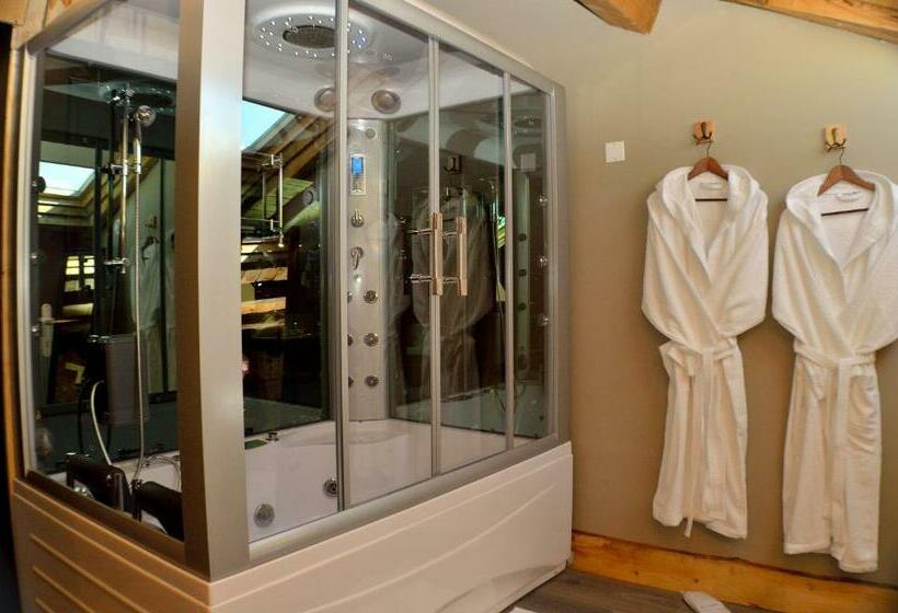 Отель Hostellerie La Bergerie