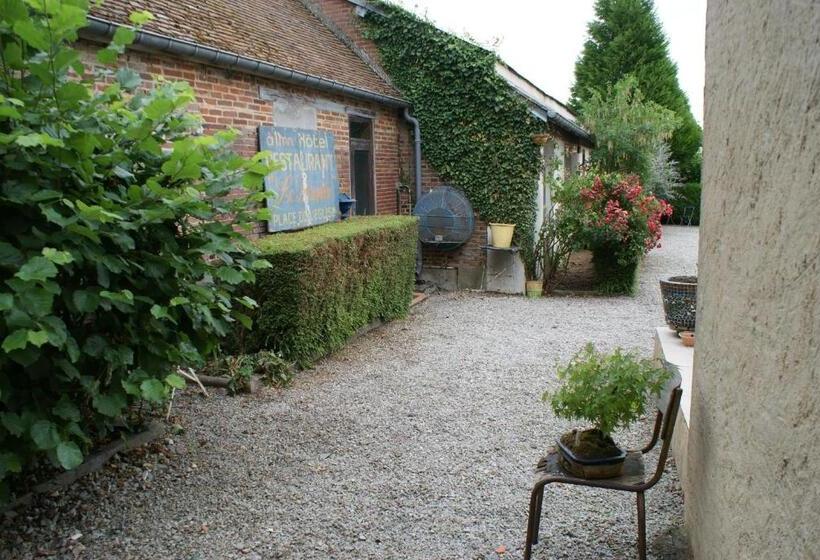 Отель Hôtel Le Dauphin