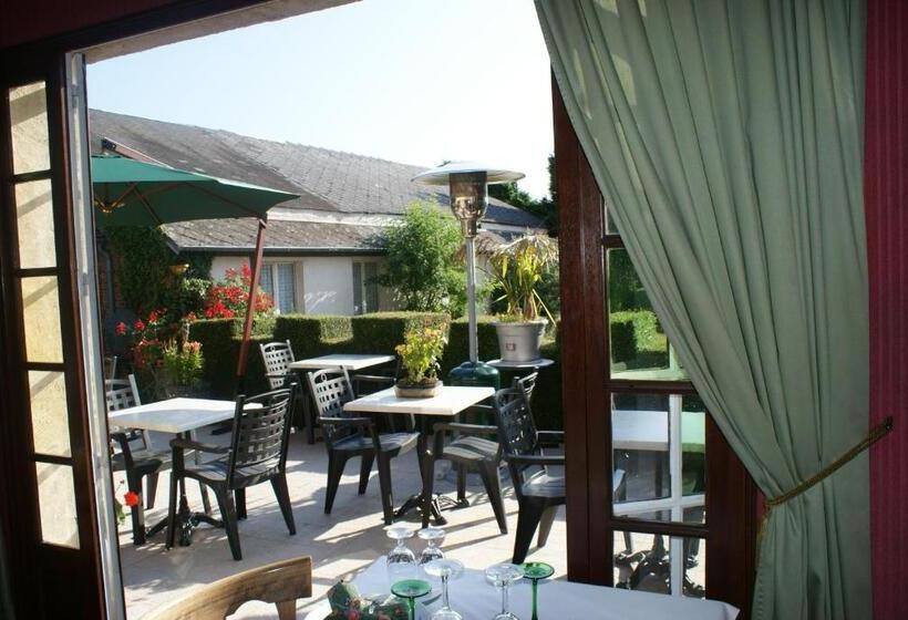 Отель Hôtel Le Dauphin