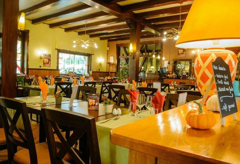 ホテル Hôtel Restaurant La Couronne