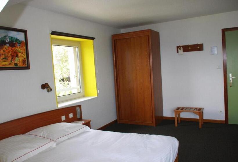 בית מלון כפרי Hôtel Restaurant Roess