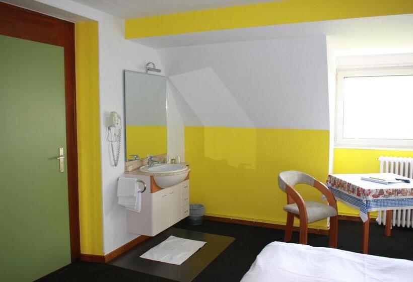 בית מלון כפרי Hôtel Restaurant Roess