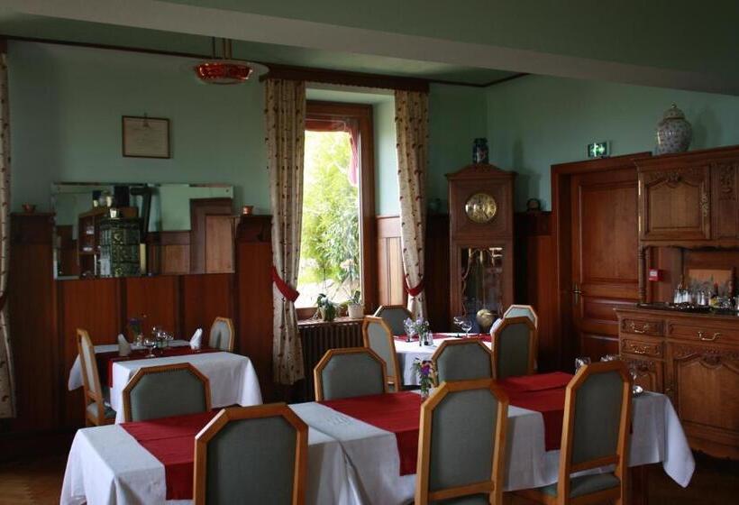 ホテル Hôtel Restaurant Roess