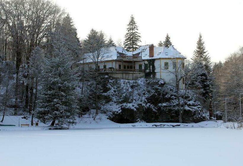 Kőkapu Vadászkastély és Hotel & Apartments