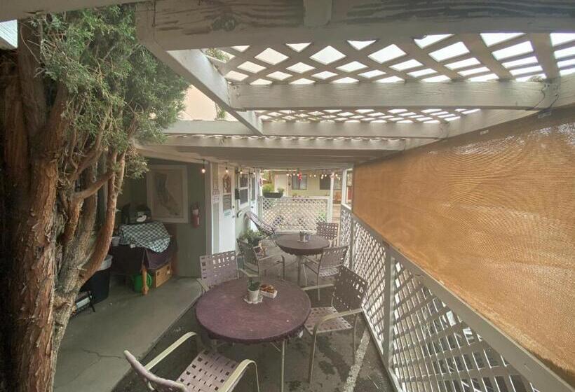 Independence Courthouse Motel