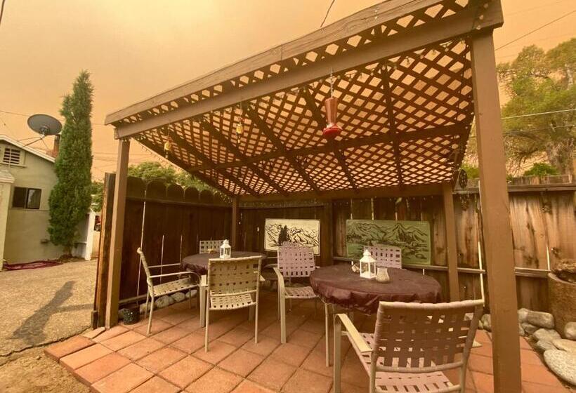 Independence Courthouse Motel