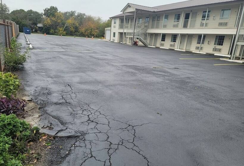 モーテル Cedar Creek Inn