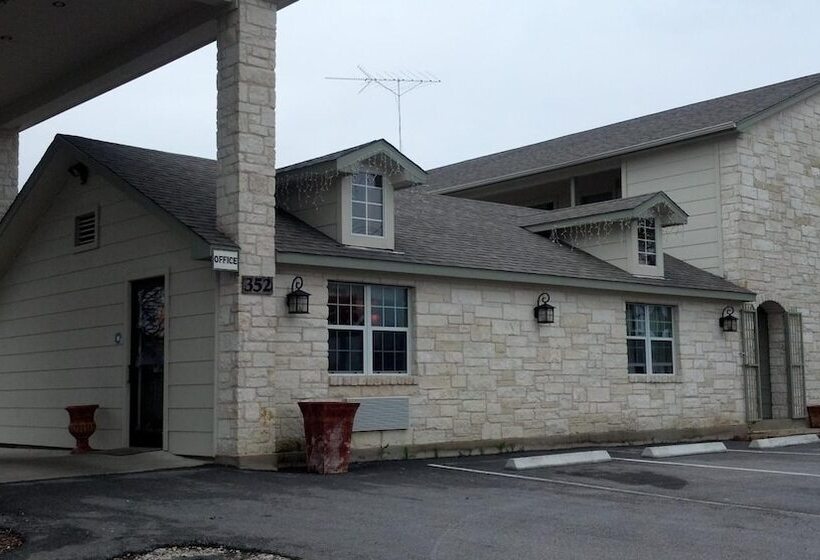 モーテル Cedar Creek Inn