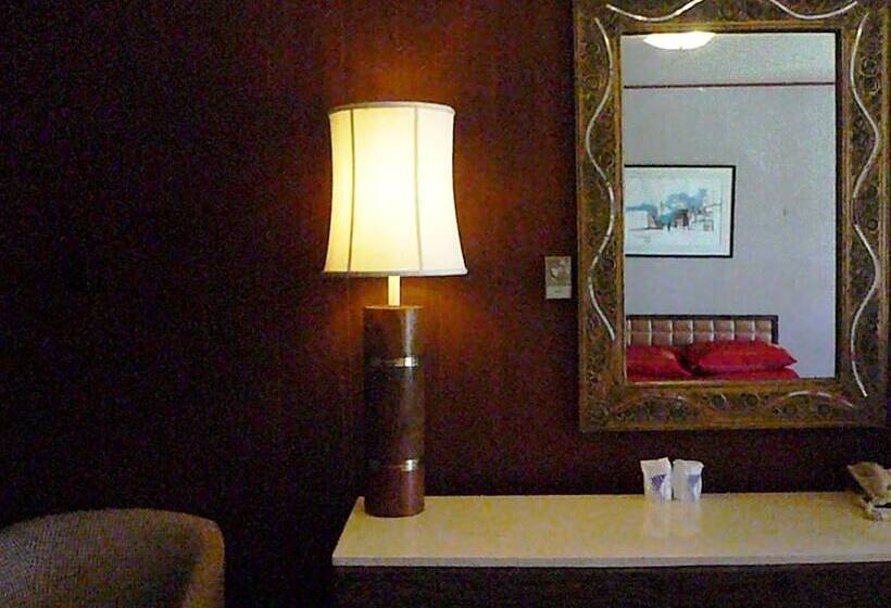 فندق على الطريق Red Top Motor Inn