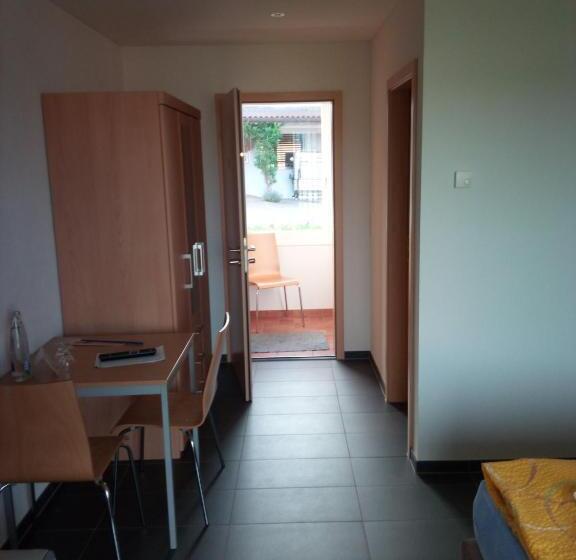 펜션 Bed And Breakfast Villa Hallau