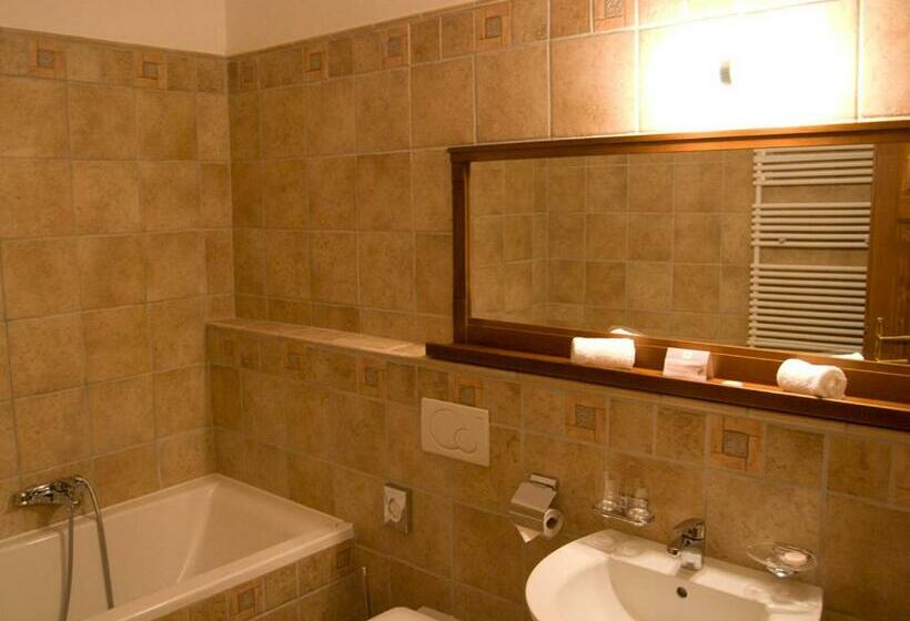 ペンション Trifecta Udvarház