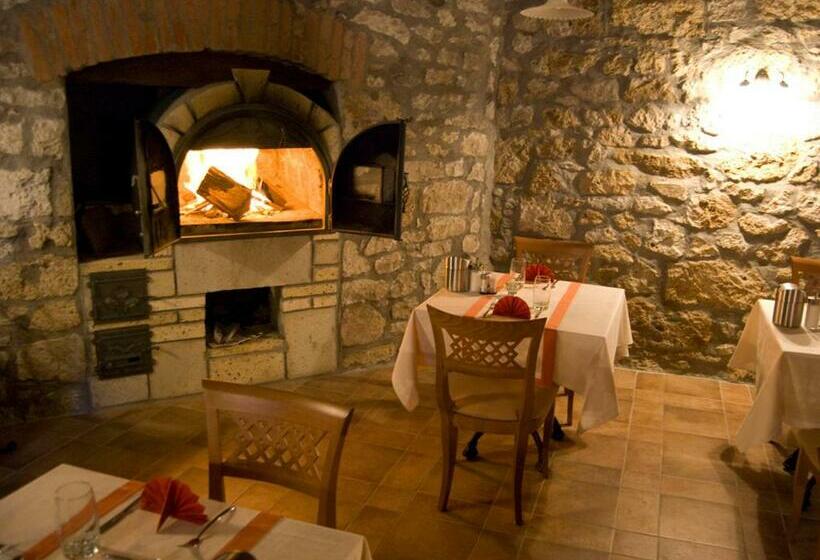 ペンション Trifecta Udvarház