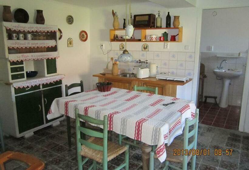 פנסיון Erdősmecskei Sváb Vendégházak és Jurtaszállás