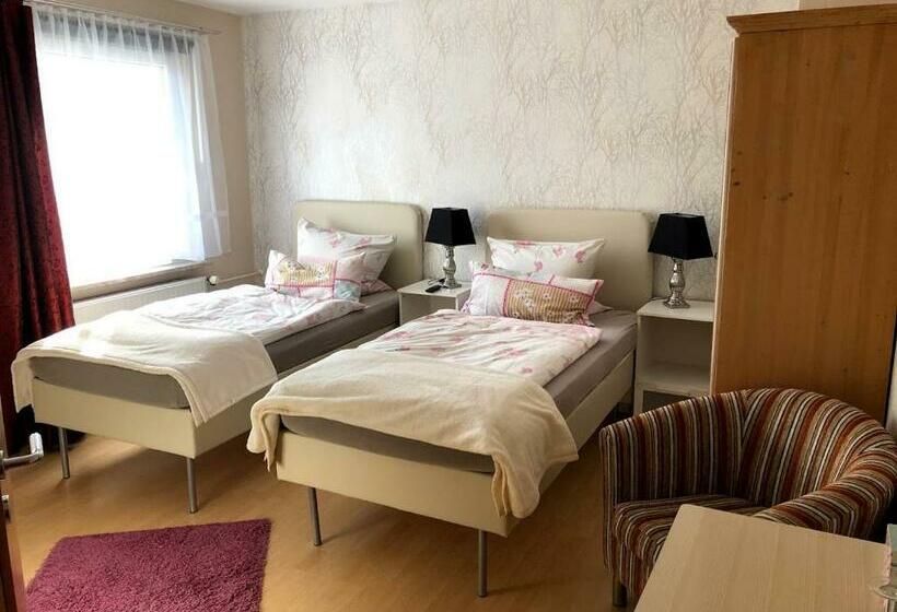 Пансион Garni Zum Adenauer Forst