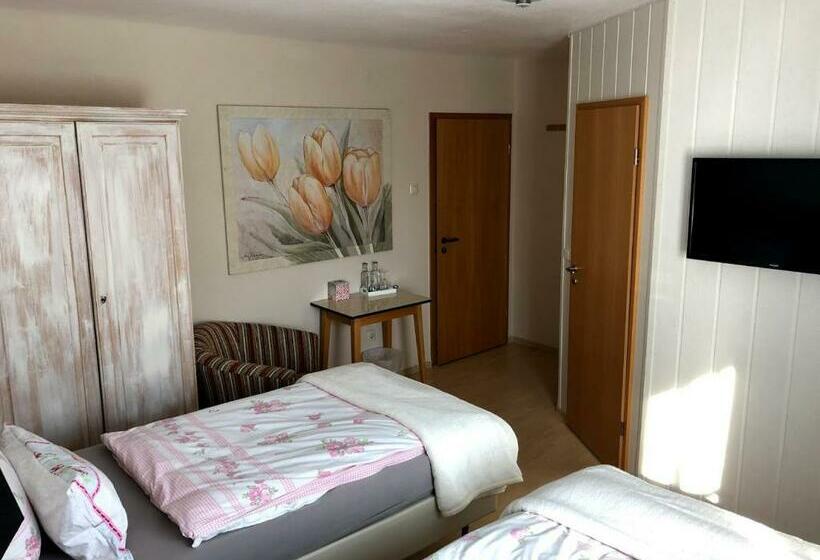 Пансион Garni Zum Adenauer Forst