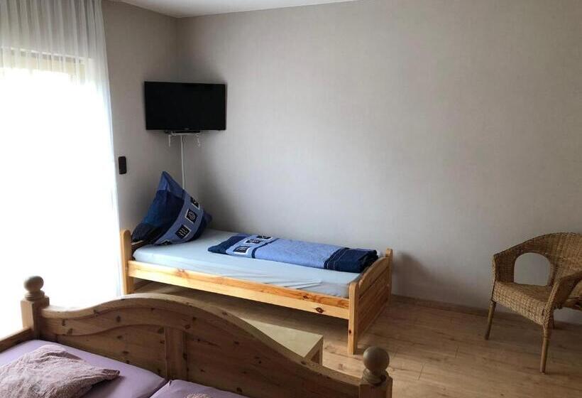 Пансион Gästehaus Lara