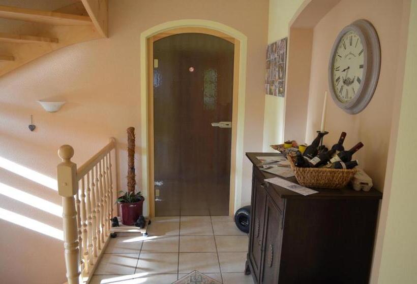 Пансион Gästehaus Lara