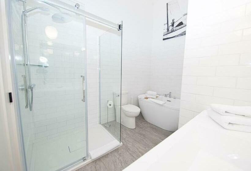 بنسيون Newsroom Suites