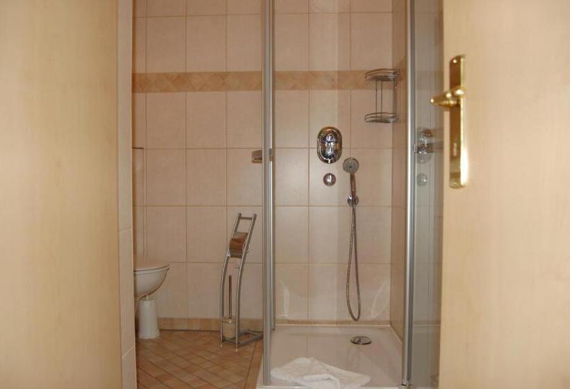 펜션 Ratskeller Hotel & Restaurant Lindow