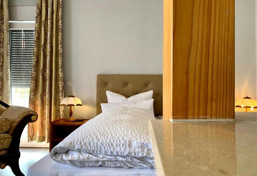 펜션 Ratskeller Hotel & Restaurant Lindow