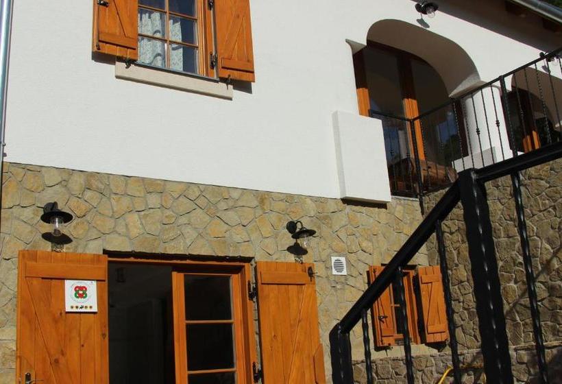 بنسيون Red Lion Vendégház