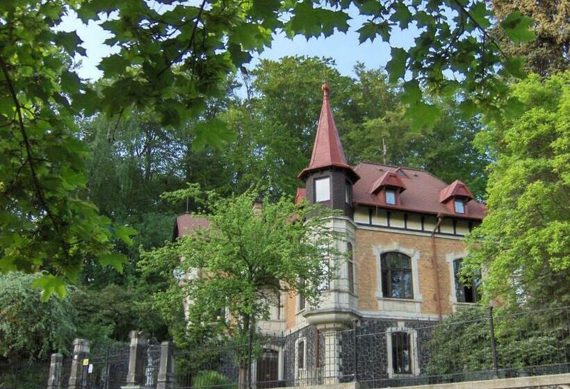 פנסיון Romantic Chateau Krasna Lipa