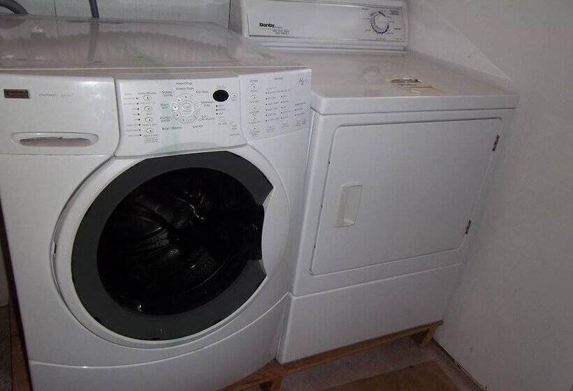 Raval Paradise Motel And Rv Park