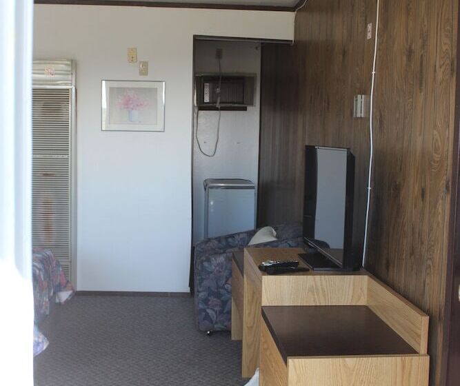 Raval Paradise Motel And Rv Park