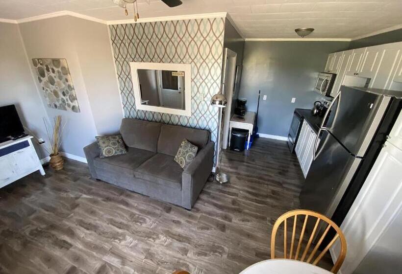 The Pines Motel And Cottages