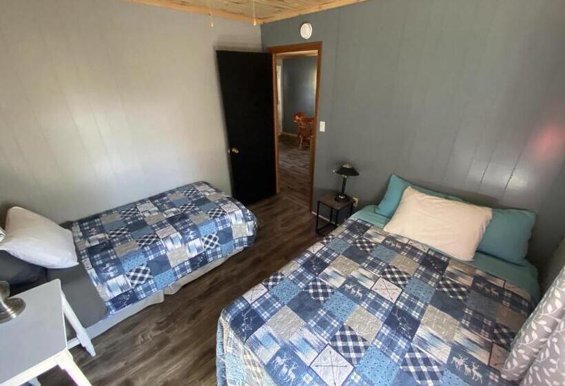 The Pines Motel And Cottages