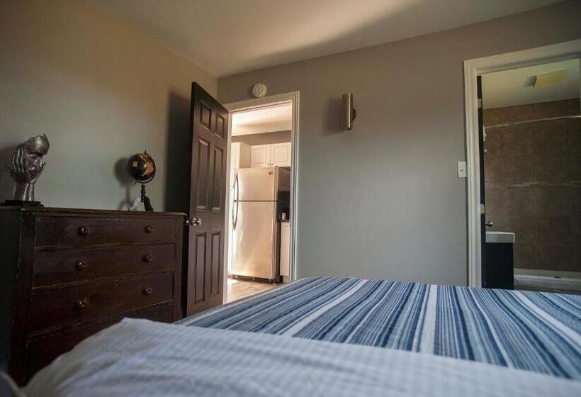 The Pines Motel And Cottages