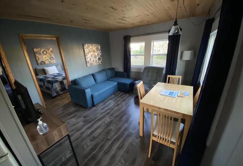 The Pines Motel And Cottages