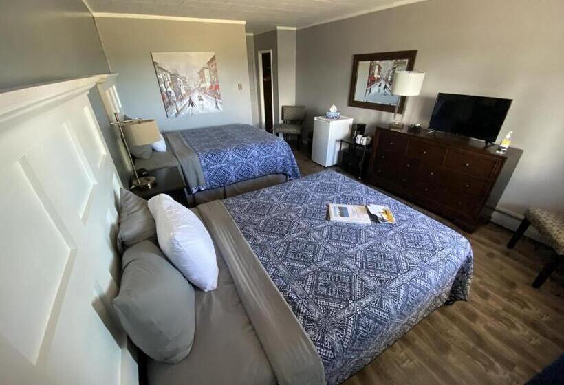 The Pines Motel And Cottages