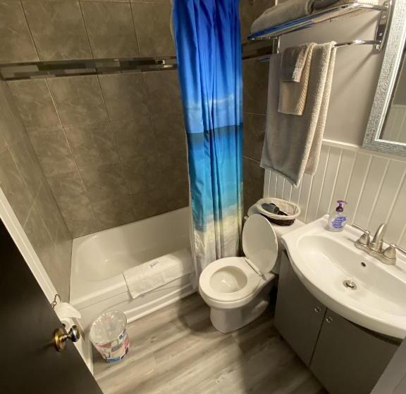 The Pines Motel And Cottages