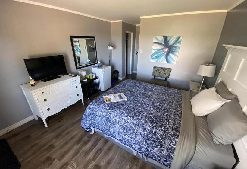 The Pines Motel And Cottages