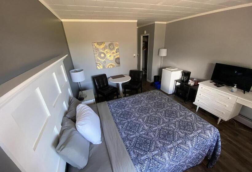 The Pines Motel And Cottages