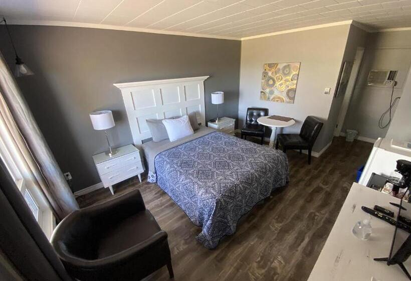 The Pines Motel And Cottages