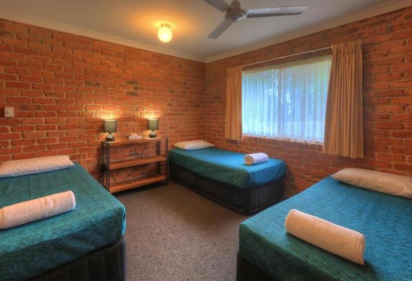 Wondai Colonial Motel & Ivory S Restaurant