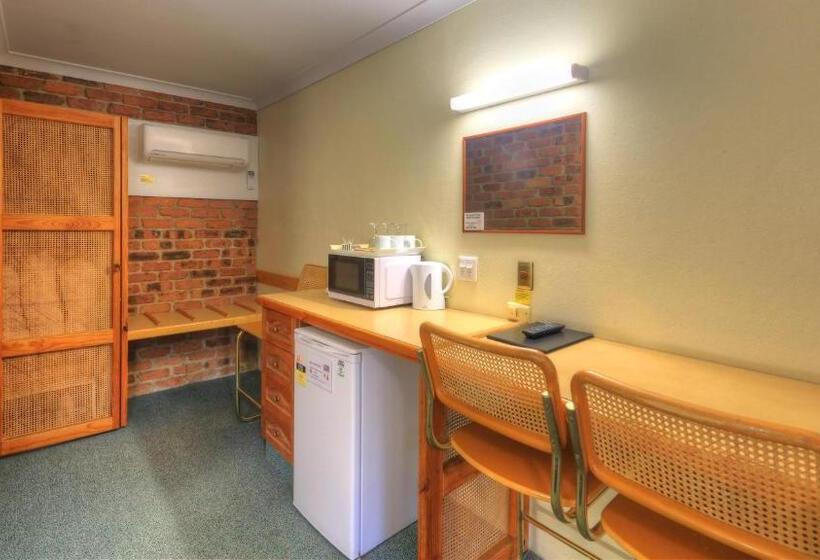 Wondai Colonial Motel & Ivory S Restaurant