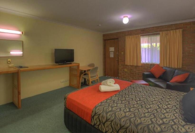 Wondai Colonial Motel & Ivory S Restaurant