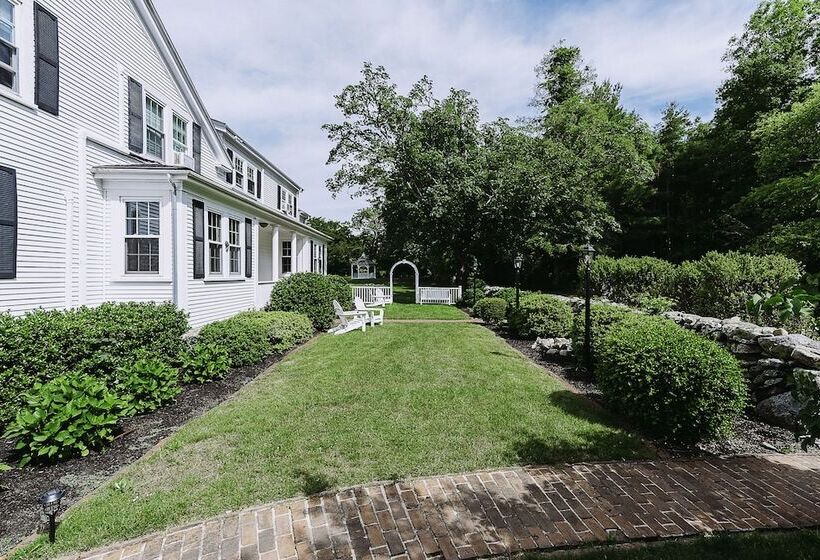 فندق صغير Lambert S Cove Inn & Resort