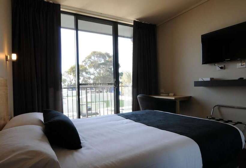 هاستل The Mansfield Park