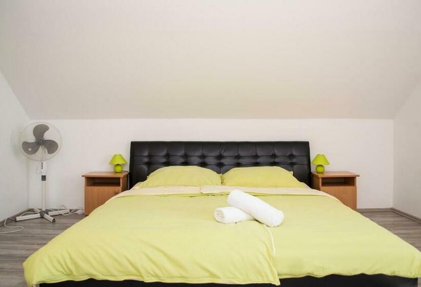 مبيت وإفطار Berkes Vendégház