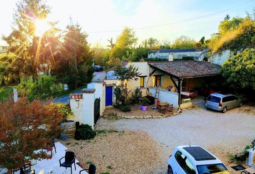 مبيت وإفطار Chambres D Hotes Manoir Le Cristal  Futuroscope à Petit Prix