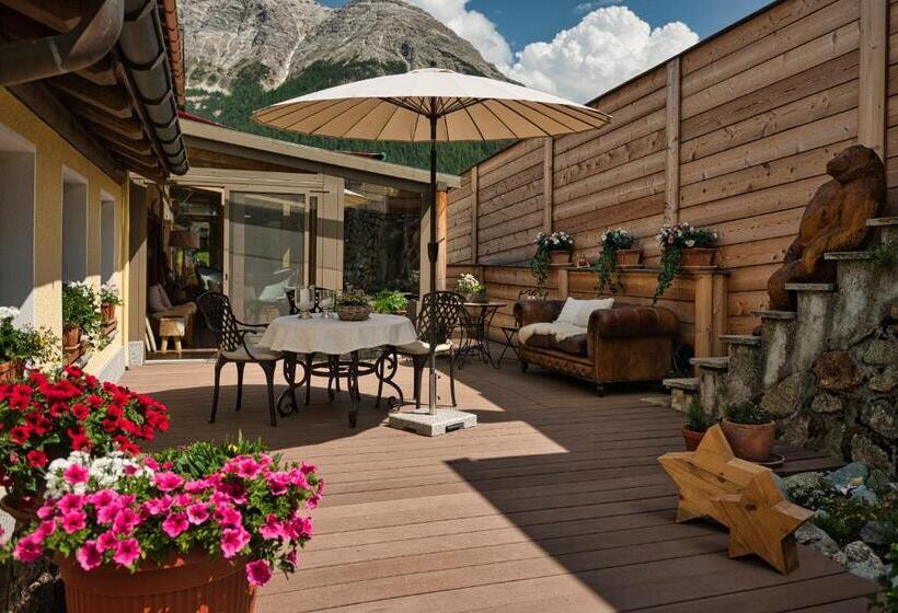 مبيت وإفطار Chesa Staila